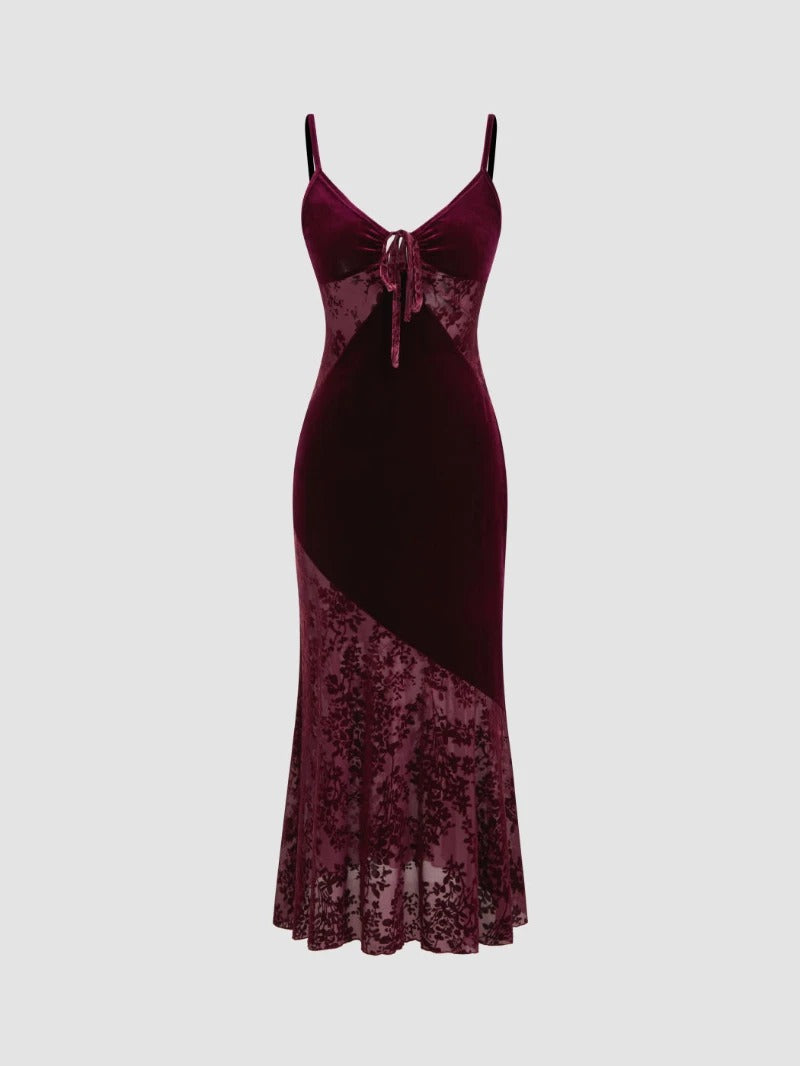 Bordeauxrotes Maxikleid mit Spitzeneinsatz und Bindedetail vorne