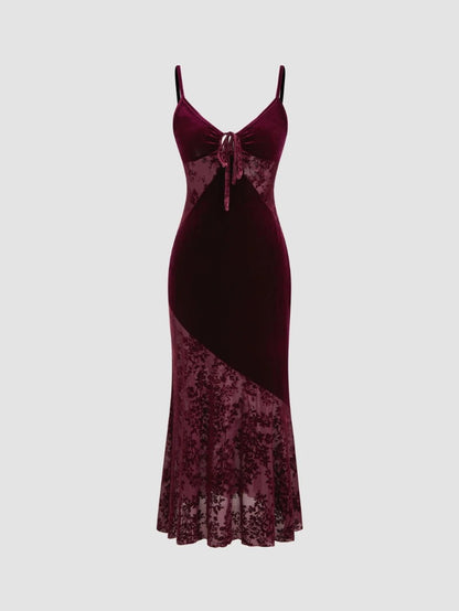 Bordeauxrotes Maxikleid mit Spitzeneinsatz und Bindedetail vorne