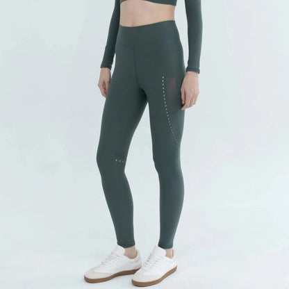 Geripptes zweiteiliges Set mit Crop-Top und Leggings