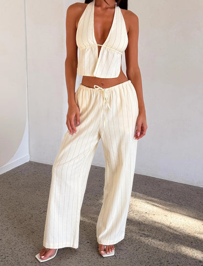 Hellbeiges zweiteiliges Set mit Neckholder-Top und weitem Bein