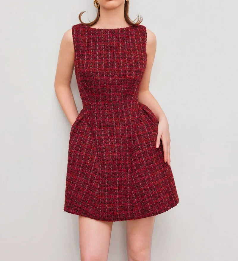 Rotes strukturiertes ärmelloses Minikleid mit ausgestelltem Rock